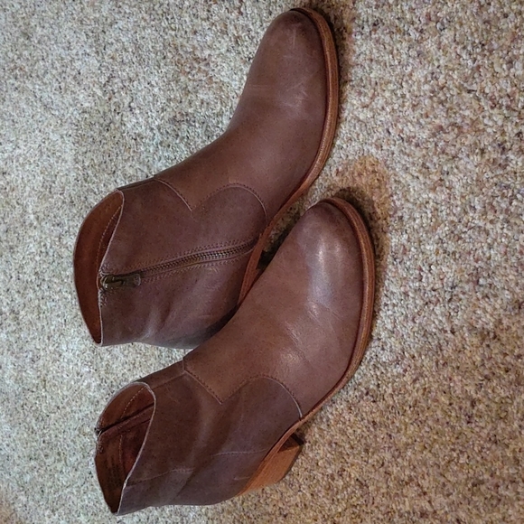 KorkEase Shoes Kork Ease Taupe Grey Leather Comfortable Booties Size 75 Poshmark